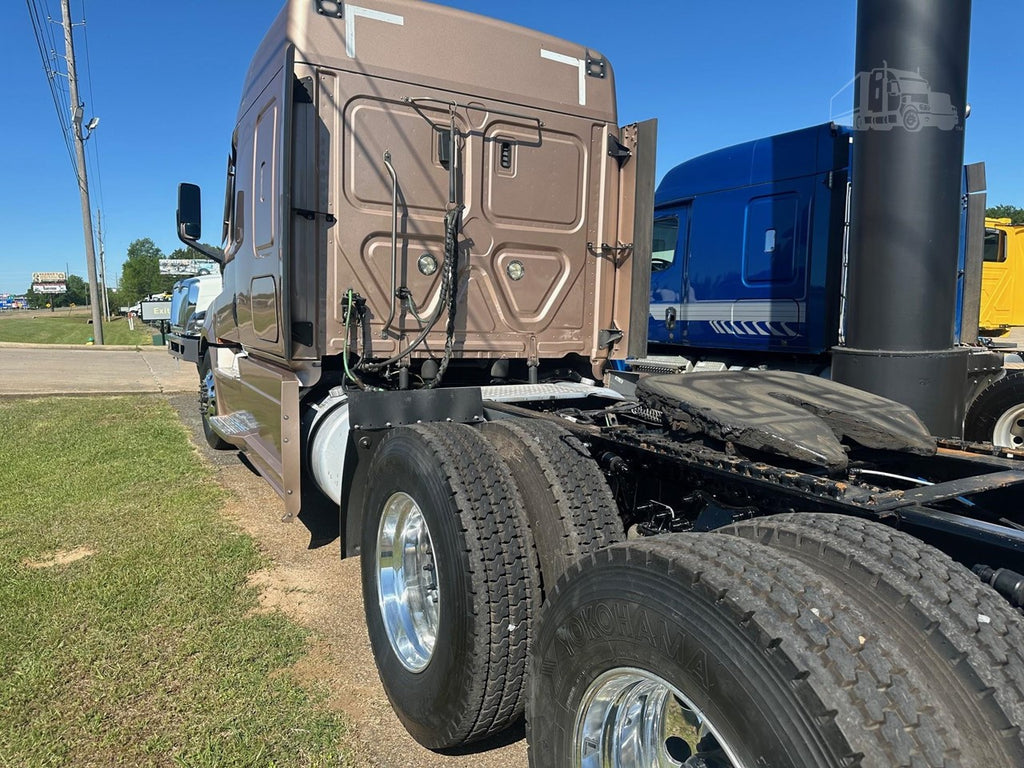 2023 FREIGHTLINER CASCADIA 126
