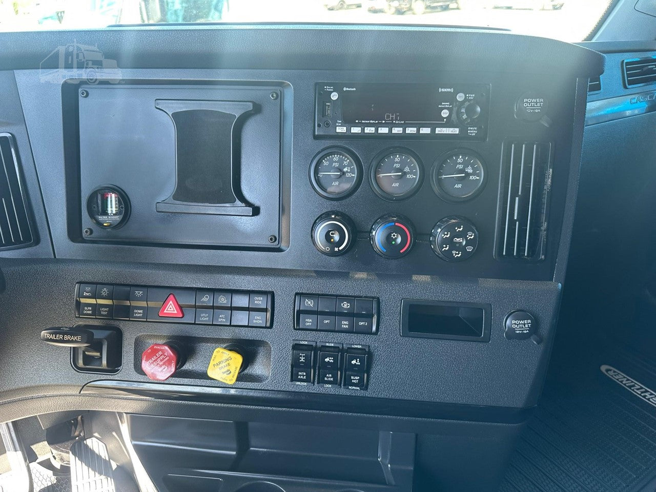 2023 FREIGHTLINER CASCADIA 126