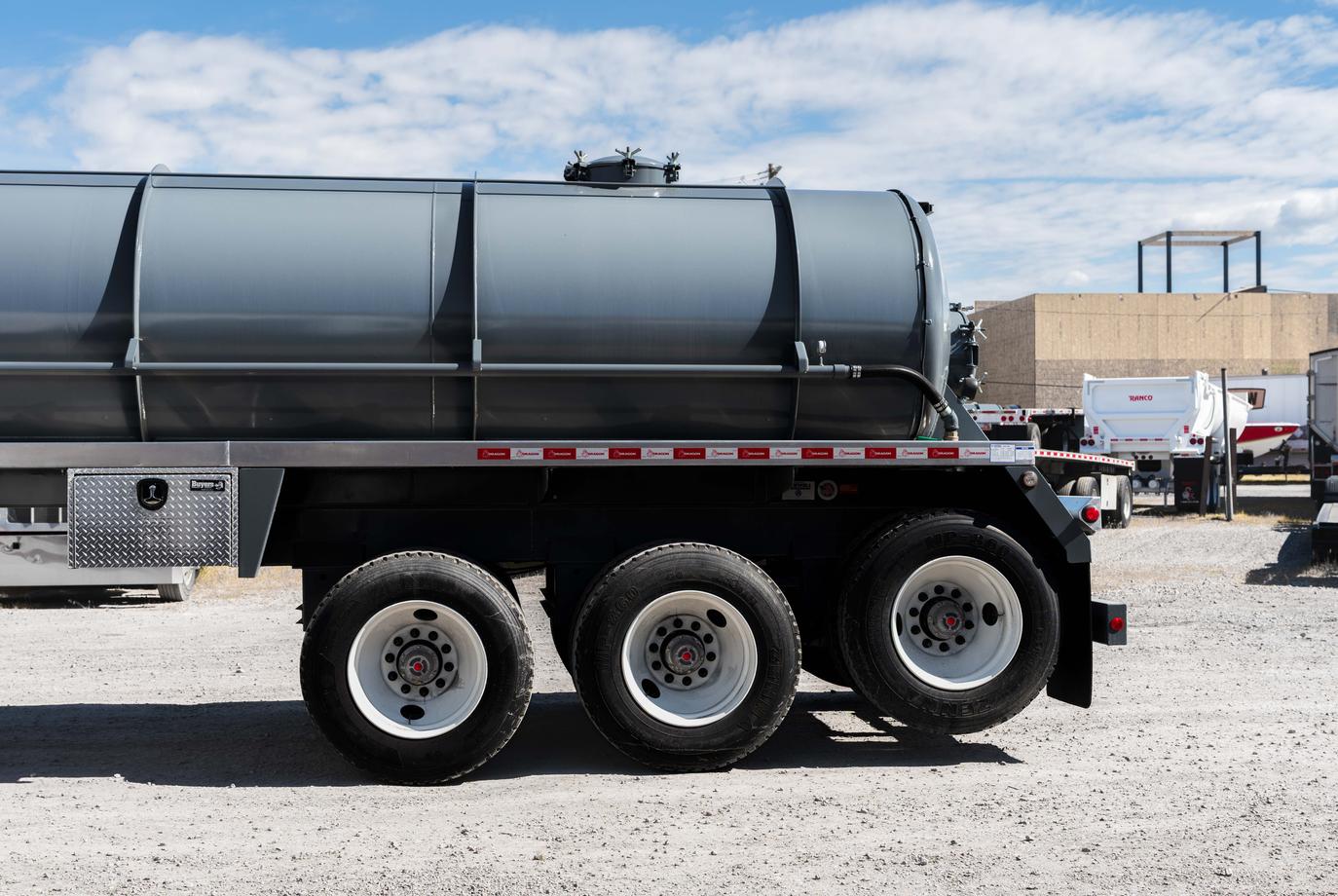 165 BBL 3 AXLE STEEL NON CODE VACUUM TRAILER