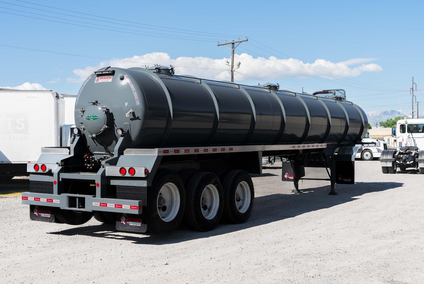DRAGON 165 BBL 3 AXLE VAC TRAILER