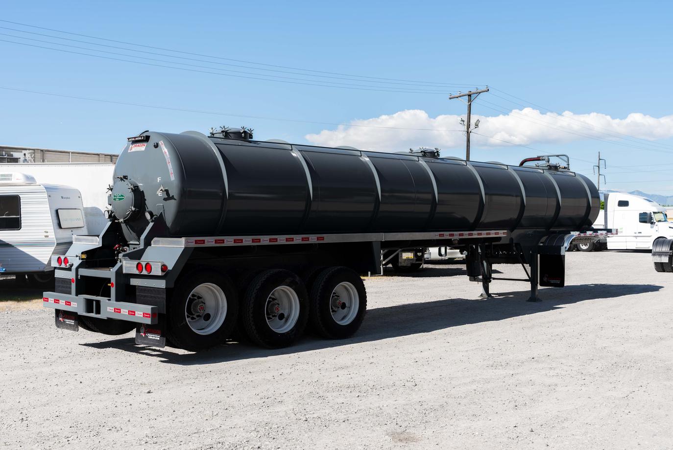 DRAGON 165 BBL 3 AXLE VAC TRAILER