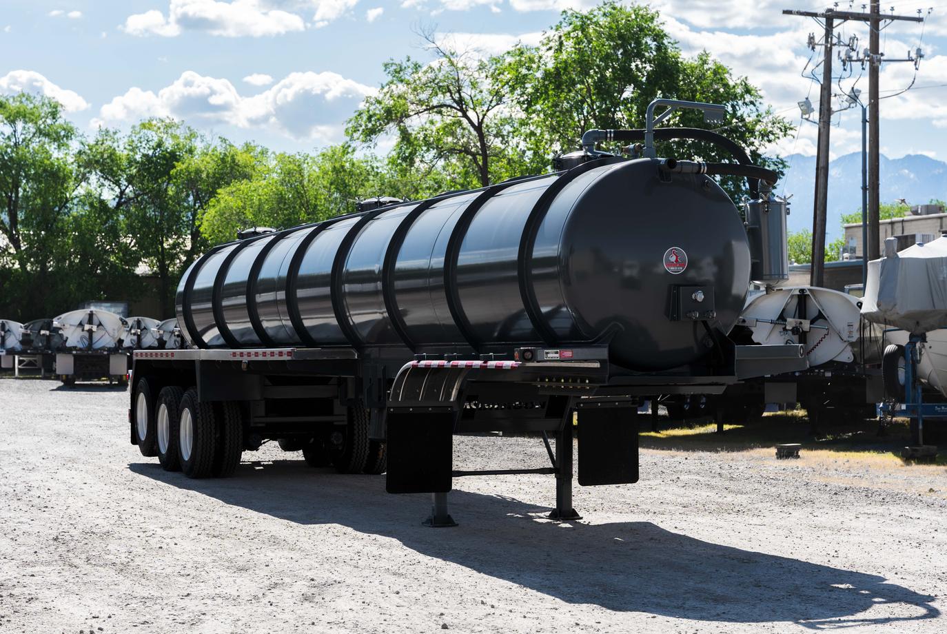 DRAGON 165 BBL 3 AXLE VAC TRAILER