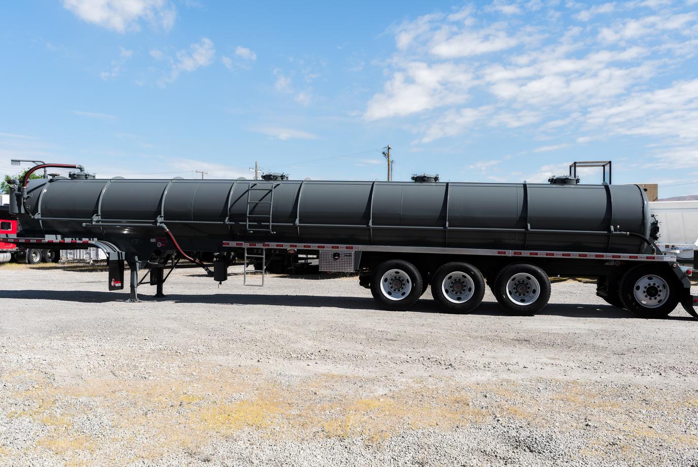 185 BBL 4 AXLE STEEL NON CODE VACUUM TRAILER