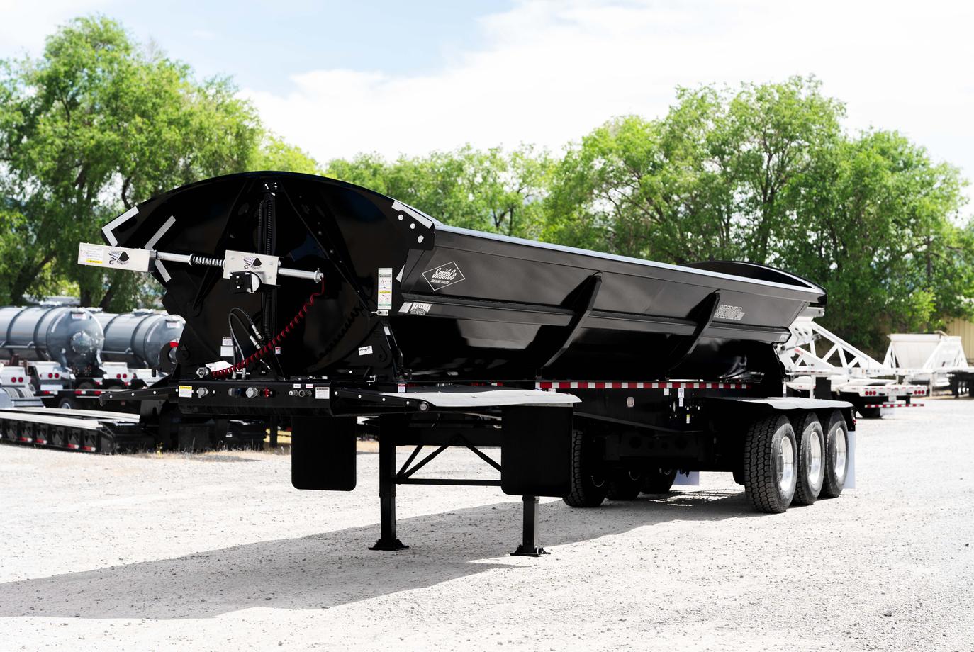 SMITHCO 3 AXLE SIDE DUMP: BLACK TUB & BLACK FRAME