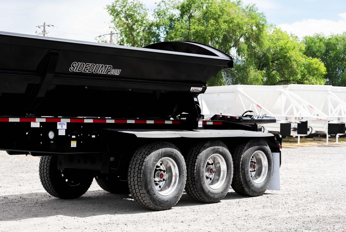 SMITHCO 3 AXLE SIDE DUMP TRAILER