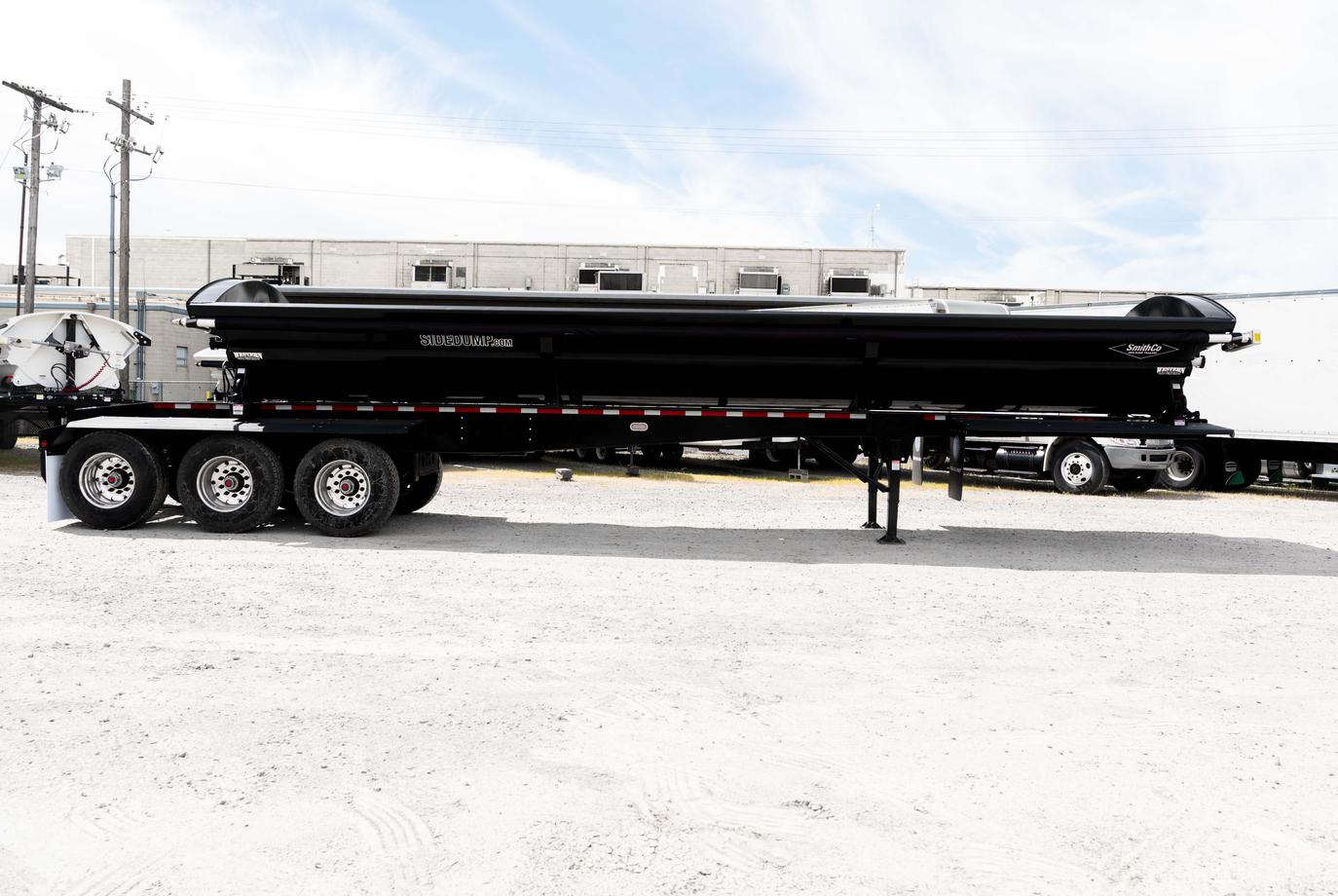 SMITHCO 3 AXLE SIDE DUMP TRAILER