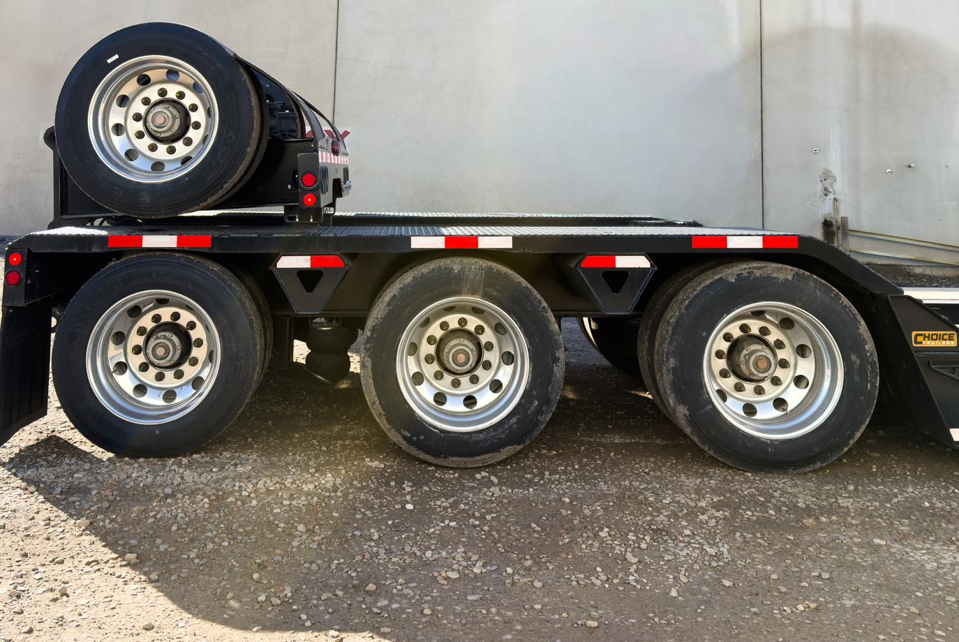 CHOICE 355NG 3-AXLE 55-TON NON-GROUND BEARING LOWBOY TRAILER