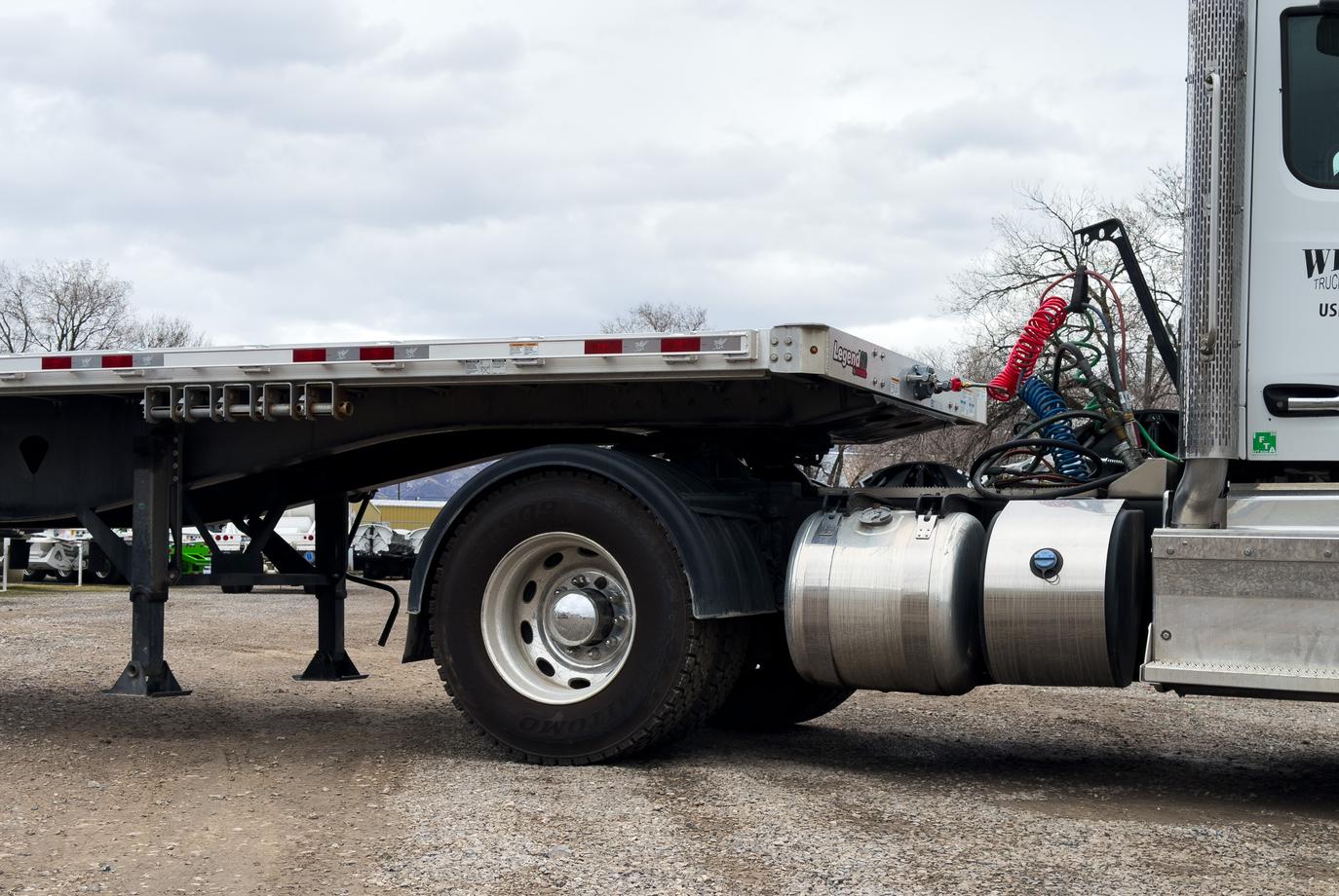 2024 Manac 10248C000L Flatbed Trailer